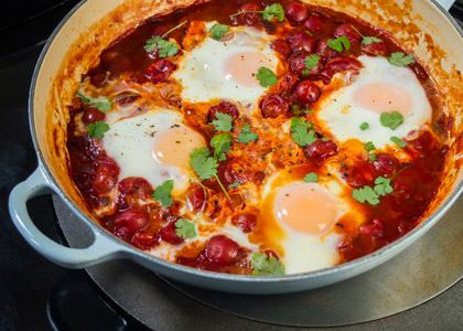 Healthy breakfast: Spicy tomato baked eggs | Sportsister